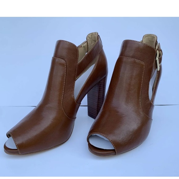 Michael Kors Shoes - 💰💰💰 name your price guys!This is a sweet deal!